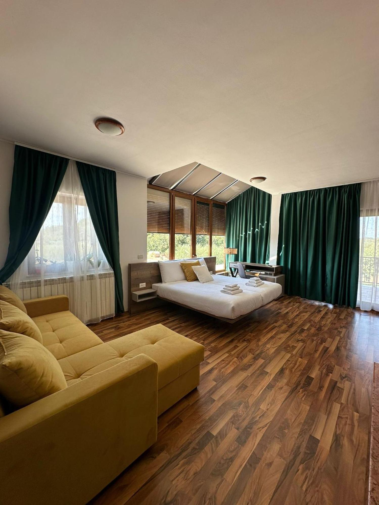 Hotel Natura Vilanija Exteriör bild